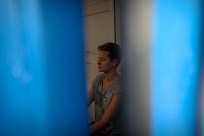 Participant meditating in The Letting Go at Berlin Festival, photo by Michael Lelliott